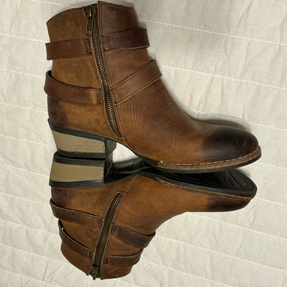 WOMENS STERLING RIVER CASUAL BROWN SHORT BOOTS SIZE 7 Zipper and buckle EUC - Picture 15 of 16